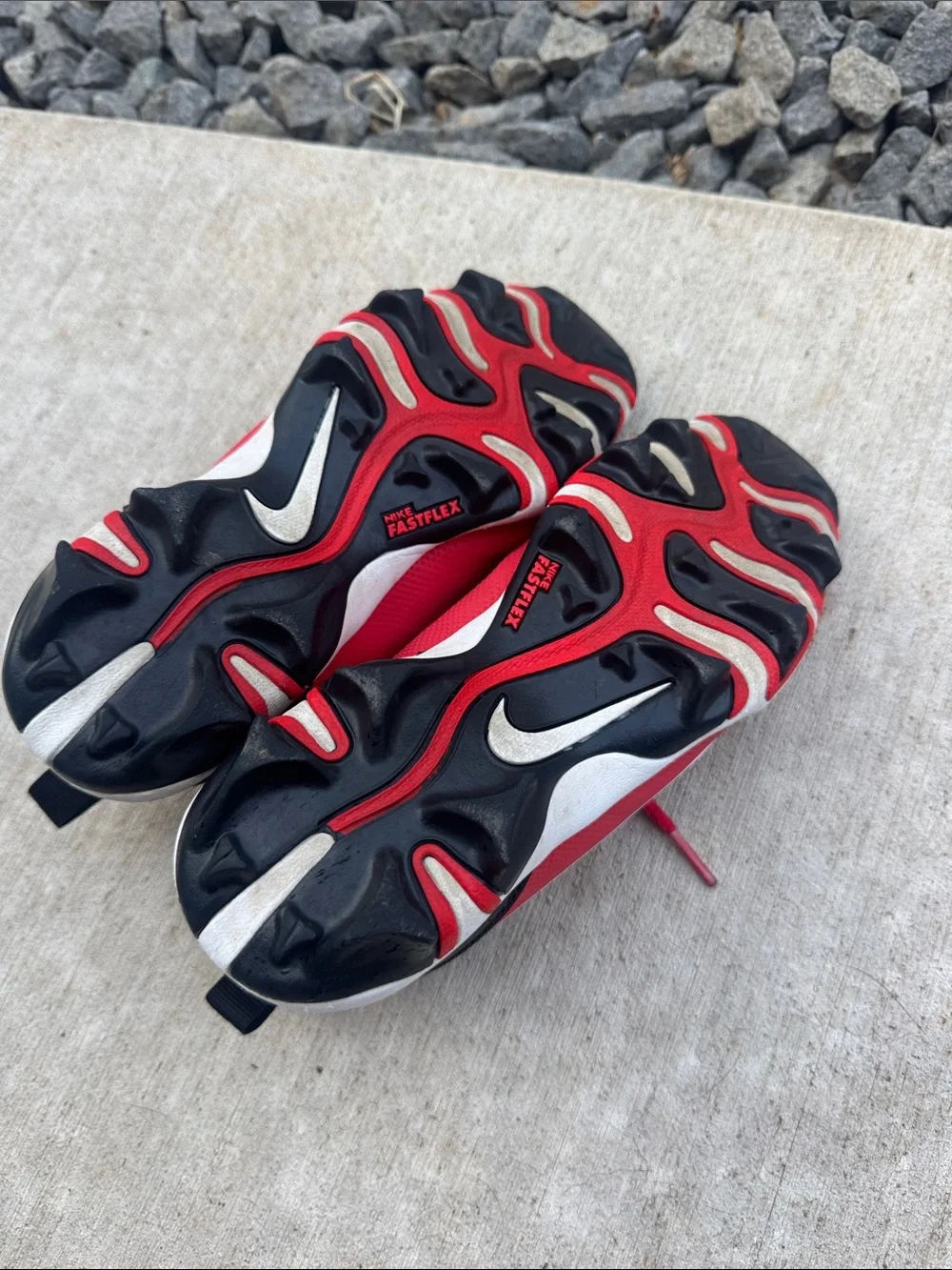 Nike Kids Red and Black Low-Top Sneakers